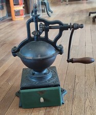 Ancien Grand Moulin À Café