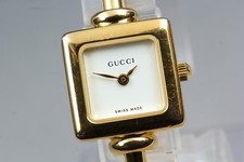 [Exc+5] Montre carrée femme