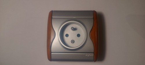 Prise legrand complète - 2p+t,