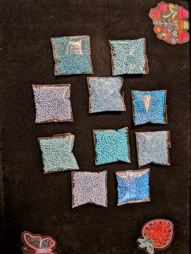 Lot perles de rocaille - de,
