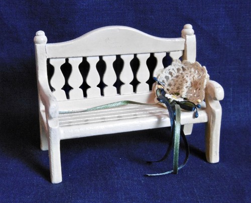 Décor poupée ancienne - poupÉe, banc