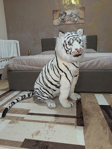 Giant plush seat - plush,