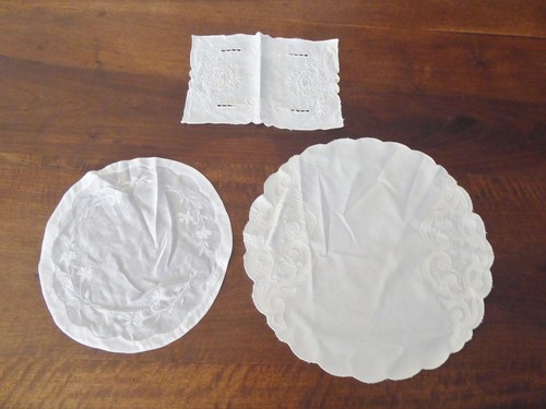 Lot trois napperons - trois,
