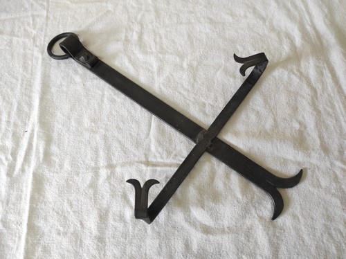 Ancien support assiette fer - en,
