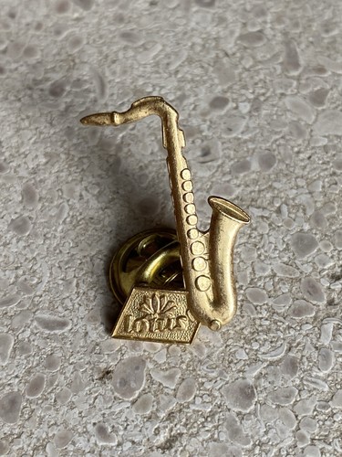 Pin lotus saxophone - pin’s,