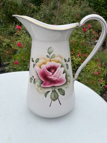 Ancien broc emaille cruche