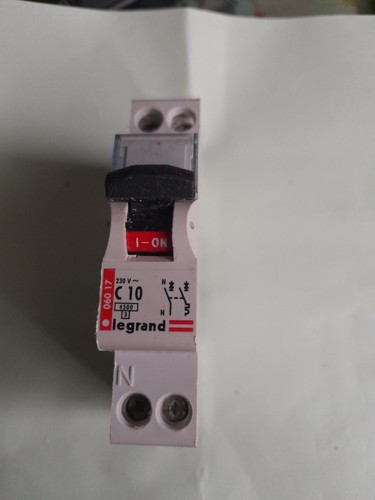 Disjoncteur c10 legrand 06017 - disjoncteur,