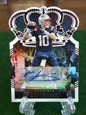 Mac Jones 2021 Chronicles Crown Royale Rookie Auto #Cr-5 Pink Auto /25
