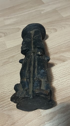 Figurine ethnique assise - , en