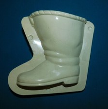 1 LARGE CHOCOLATE OR PLASTER MOLD. CHRISTMAS BOOT OR 7 LEAGUES. HEIGHT 12cm