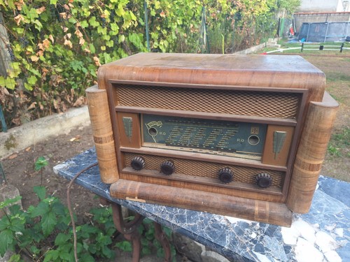 Poste radio à lampes - r.h,