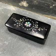 Tabatière en bois noirci laqué et nacre, boite à priser, objet de fumeur, XIXe N
