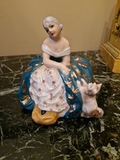 Figurine Porcelaine Représentant Une Femme Et Son Chien