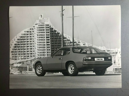 1980 porsche 924 coupe - coupe, b&w