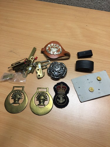 Lot objets insignes militaire - objets,