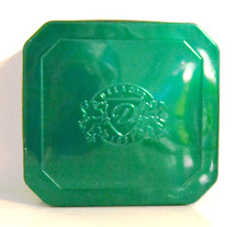 Boite métallique vide