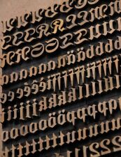 Police de Caractères à dorer