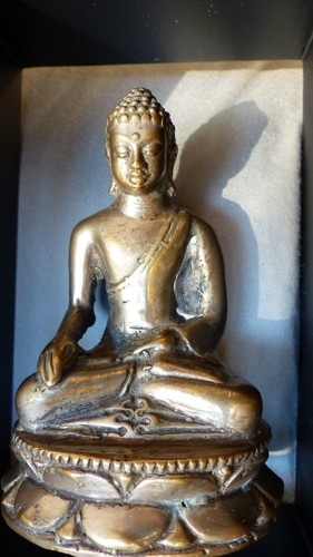 Bouddha argenté dans cadre - bouddha,