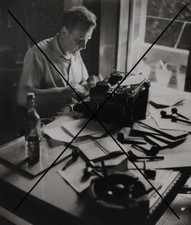 PHOTO DE GEORGES SIMENON