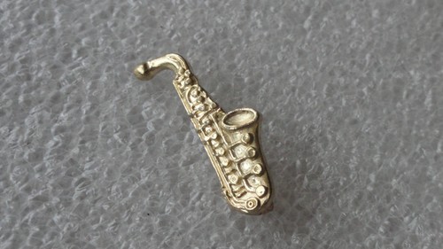Broche musique saxophone dore - broche,