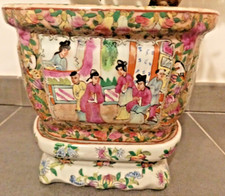 Canton: Very beautiful polychrome porcelain planter on its stand, 19th century