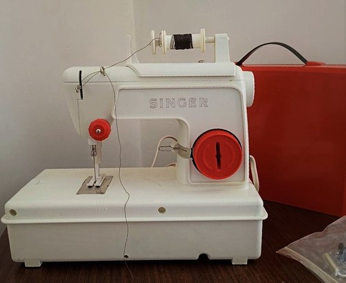 Ancien jouet enfant machine - , à