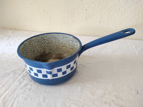Ancienne casserole tôle - en,