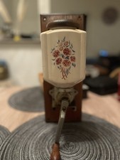 Ancien moulin à café mural