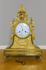 Magnifique pendule d'époque Louis XVI en bronze doré finement ciselé