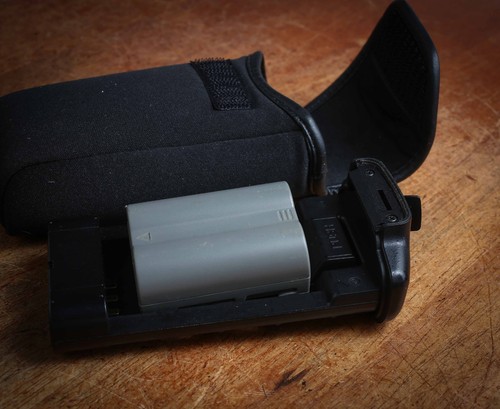 D10 grip nikon d700 1 - mb,