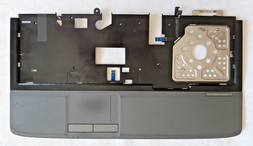 Plasturgie avec pavé tactile