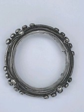 Bracelet Jonc Berbère Amazigh en Métal Blanc Orné de Fil Torsadé et Boules