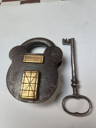 Ancien gros cadenas - , a