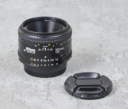 Nikon 1 8 - mm, 1:1,8