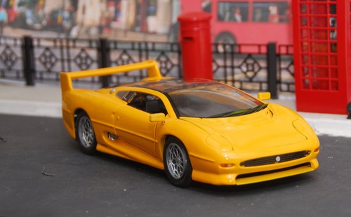 Jaguar xj220s une - ,