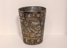 Gobelet ancien métal gravé