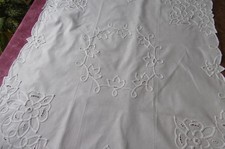 Nappe festonnée avec grands