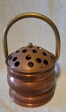 JOLI ANCIEN SEAU PIQUE FLEURS EN CUIVRE ET LAITON Ht 23 cm Ø 14 cm Poids 0kg377