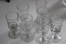 Lot de 7 verres à liqueur