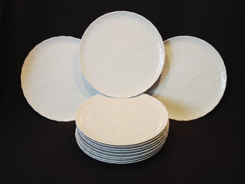 Lot assiettes porcelaine - 12,