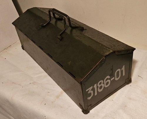 Boite outils armée - à,