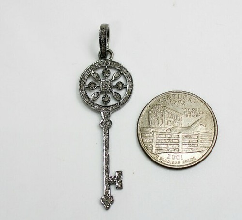 Pendentif clé pavé diamant