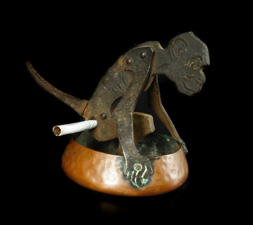 Singe coupe cigarette cigare