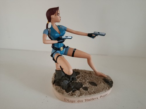 Tomb raider statuette - raider,