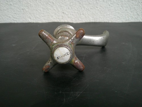 Robinet ancien lavabo - ancien,