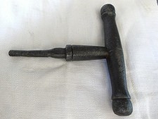 Ancienne poignée forgée en T de porte pour clenche serrure