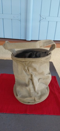 Ancien seau eau toile - a, en