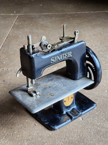 Singer mini machine - singer,