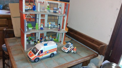 Hopital pediatrique playmobil