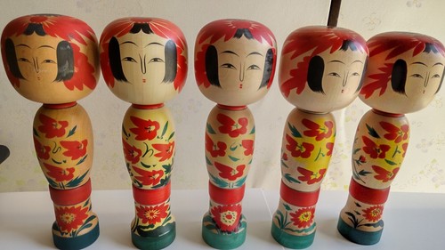 Lot poupées kokeshi - lot,